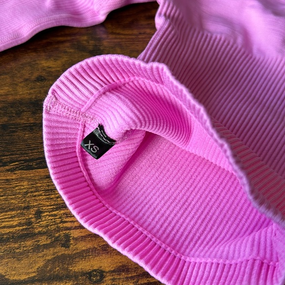 XS Lazuli Label Ultra Pink Scrunch Seamless Ribbed Contour Shorts - Picture 4 of 7